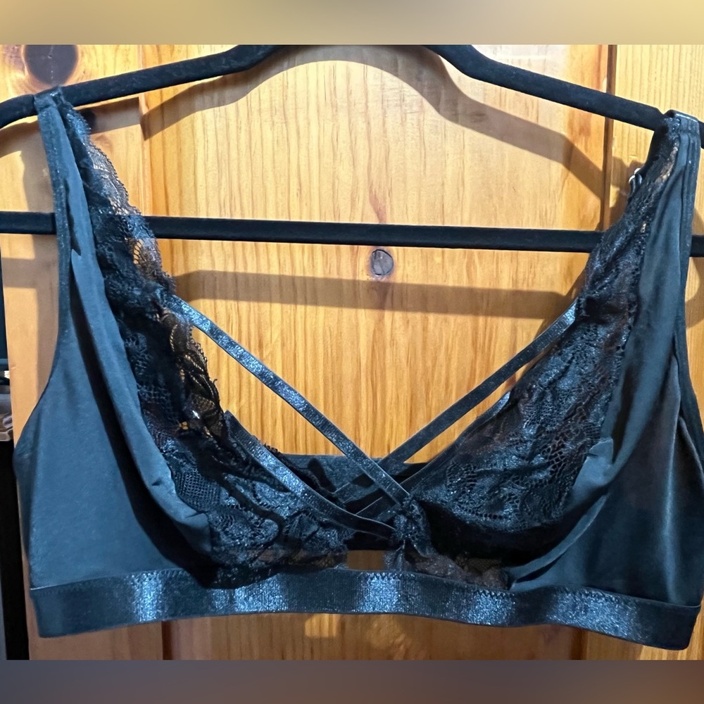 Elegant Black Lace Strappy Bra